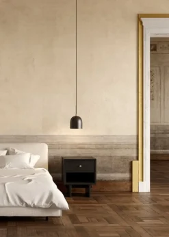 GUBI Howard liten hänglampa, mässing i gunmetal