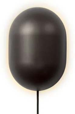 GUBI Howard vägglampa, mässing i gunmetal