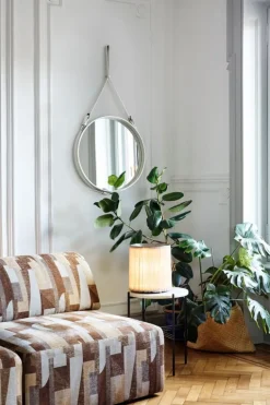 GUBI Model 597 bordslampa, polerat aluminium - gräddfärgade fransar