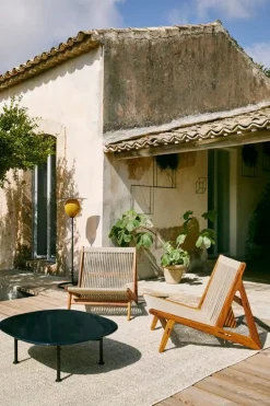 GUBI MR01 Initial Outdoor fåtölj, oljad iroko