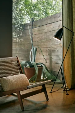 GUBI MR01 Initial stol, oljad ek