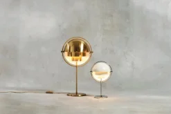 GUBI Multi-Lite bärbar bordslampa, krom - vit