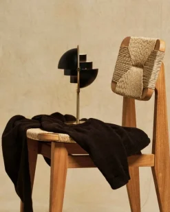 GUBI Multi-Lite bärbar bordslampa, mässing - svart