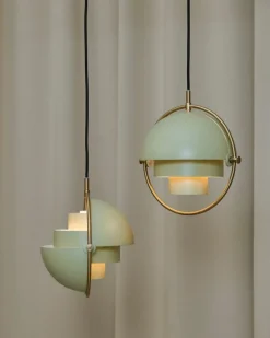 GUBI Multi-Lite pendellampa, liten, mässing - desert sage