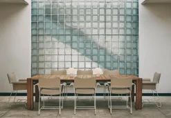 GUBI Obello bärbar bordslampa, frostat glas