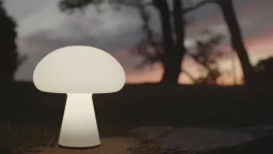 GUBI Obello bärbar bordslampa, frostat glas