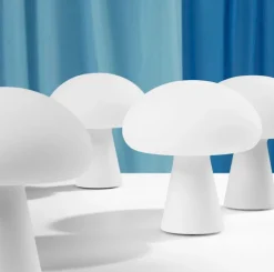 GUBI Obello bärbar bordslampa, frostat glas