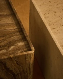 GUBI Pietra sidobord, 30 x 80 x 40 cm, neutral vit travertin