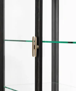 GUBI Private vitrin, svart / brunbetsad ek