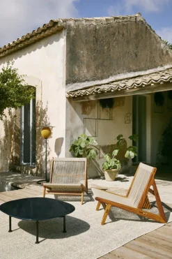 GUBI Satellite Outdoor golvlampa, svart - mustard gold