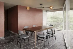 GUBI Satellite vägglampa, soft black - halvmatt