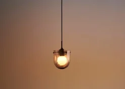 GUBI Seine pendellampa, antik mässing - smoke