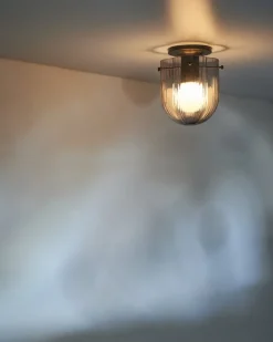 GUBI Seine taklampa, antik mässing - smoke