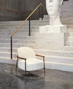 GUBI Sejour fåtölj med armstöd, Artemidor 001 - valnöt - antik mässin