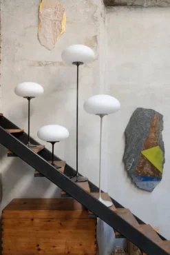 GUBI Stemlite bordslampa, 42 cm, dimbar, svart röd