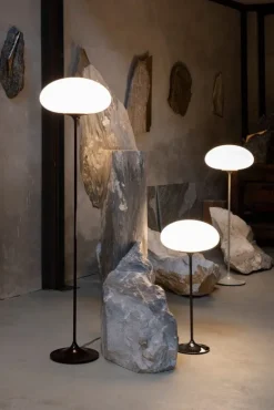 GUBI Stemlite golvlampa, 110 cm, dimbar, kiselgrå