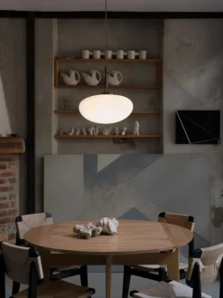 GUBI Stemlite pendellampa 38 cm, svart krom