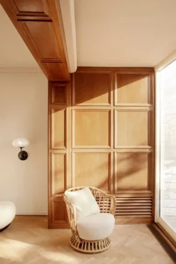 GUBI Stemlite vägglampa, svart krom