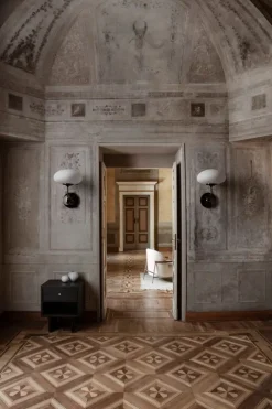 GUBI Stemlite vägglampa, svart krom