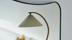 GUBI Timberline golvlampa, ek - björk - vit canvas