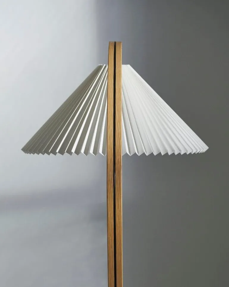 GUBI Timberline golvlampa, ek - björk - vit canvas