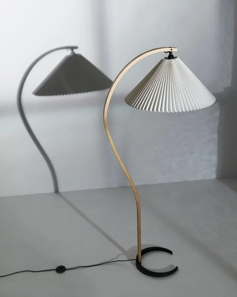 GUBI Timberline golvlampa, ek - björk - vit canvas