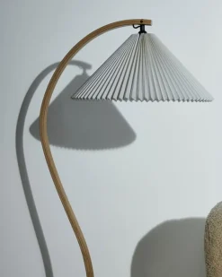 GUBI Timberline golvlampa, ek - björk - vit canvas