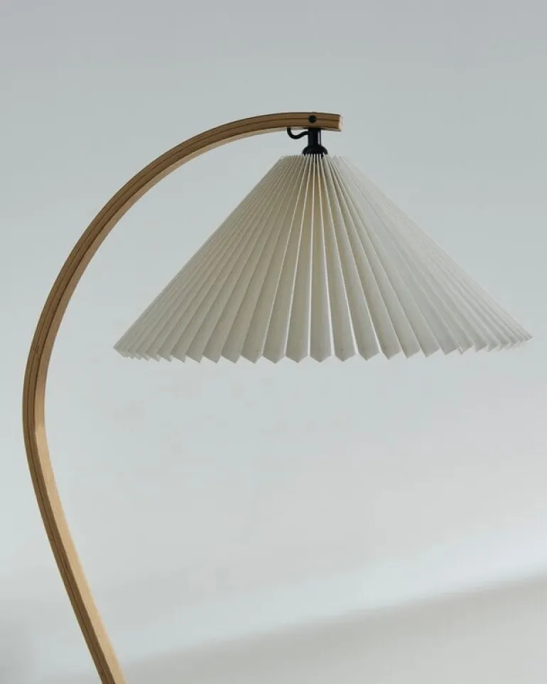 GUBI Timberline golvlampa, ek - björk - vit canvas
