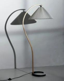 GUBI Timberline golvlampa, ek - björk - vit canvas