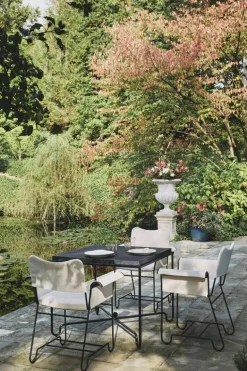 GUBI Tropique matbord, svart