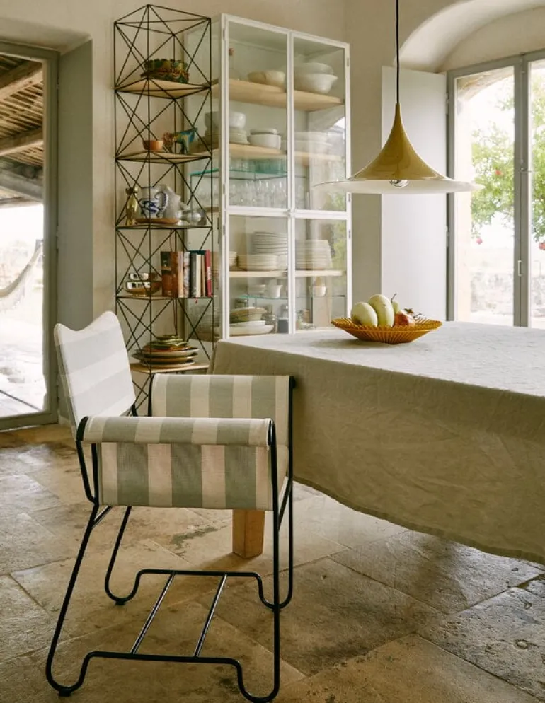 GUBI Tropique stol, klassiskt svart - Leslie Stripe 20