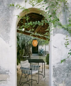 GUBI Tropique stol med fransar, klassiskt svart - Leslie Stripe 20