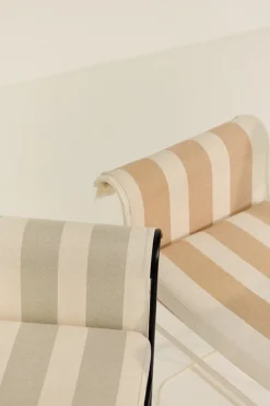 GUBI Tropique stol med fransar, klassiskt svart - Leslie Stripe 20