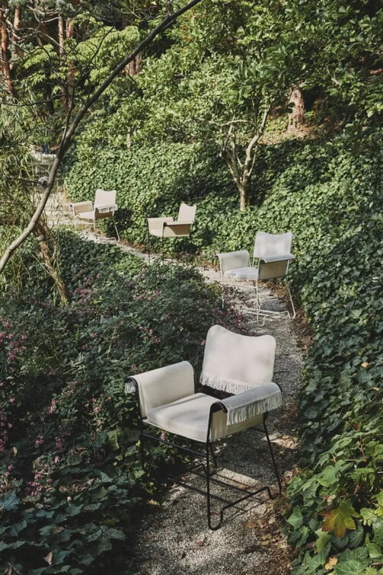 GUBI Tropique stol med fransar, svart - Limonta 12