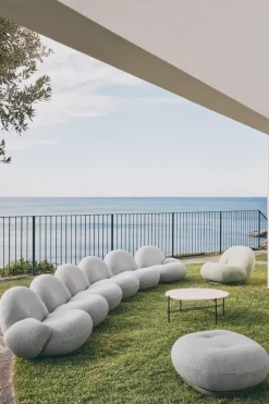 GUBI TS utomhus soffbord, 80 cm, svart - vit travertin