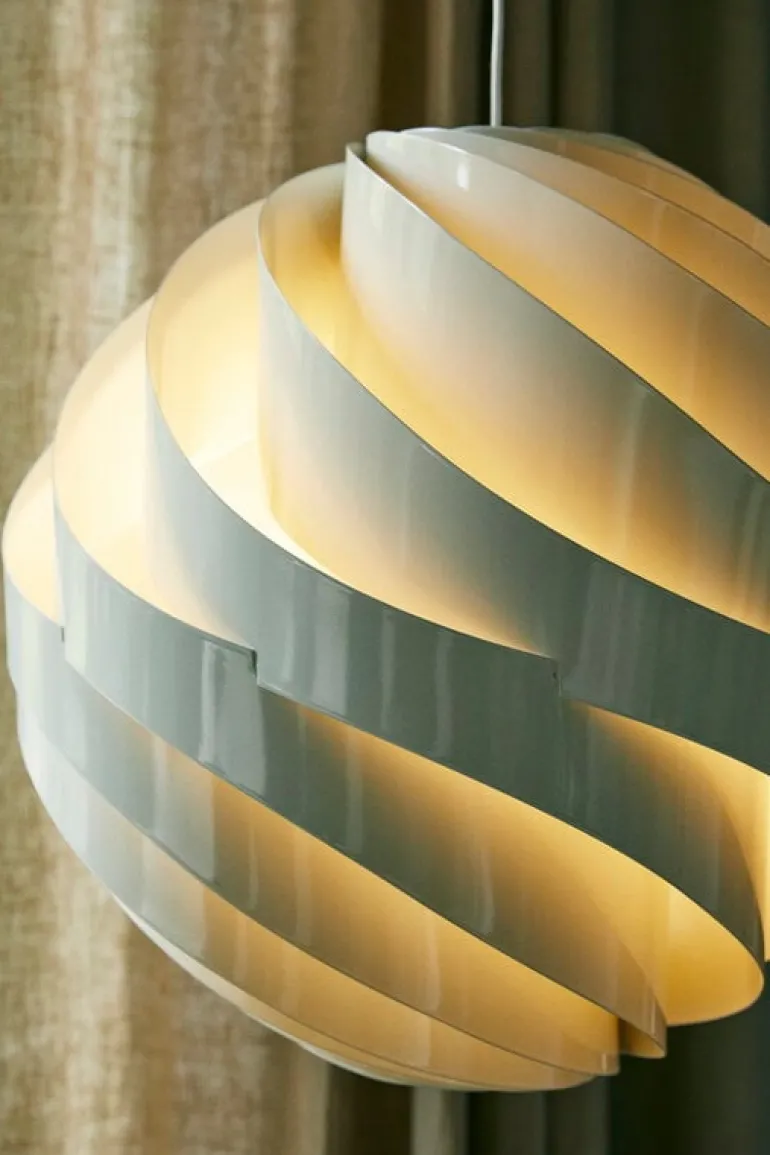 GUBI Turbo taklampa, 62 cm, alabaster vit, glansig