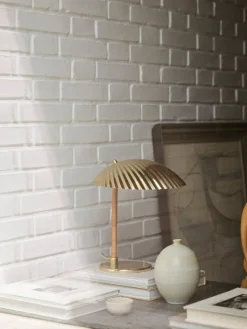 GUBI Tynell 5321 bordslampa, mässing - rotting