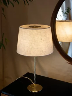 GUBI Tynell 9205 bordslampa, mässing - kanvas