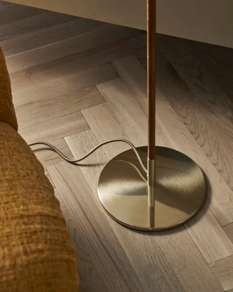 GUBI Tynell 9602 golvlampa, mässing - bambu