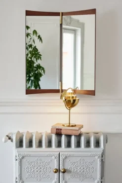 GUBI Vanity väggspegel, 2 paneler, valnöt - mässing