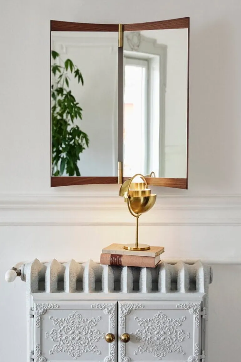 GUBI Vanity väggspegel, 2 paneler, valnöt - mässing