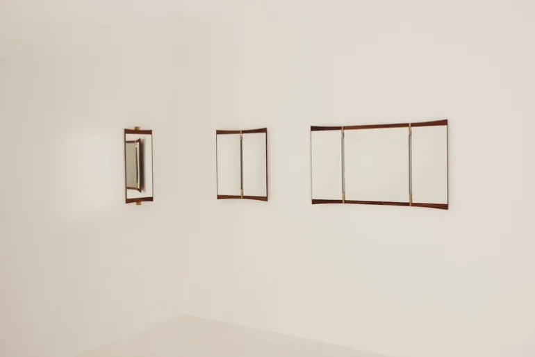 GUBI Vanity väggspegel, 2 paneler, valnöt - mässing