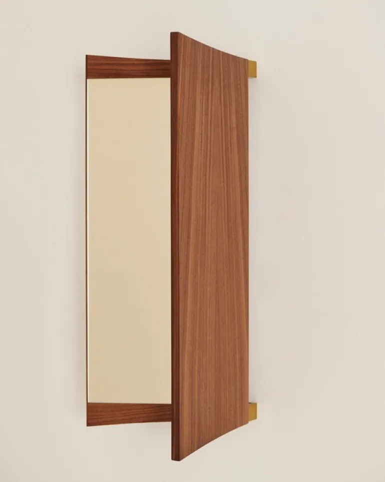 GUBI Vanity väggspegel, 2 paneler, valnöt - mässing