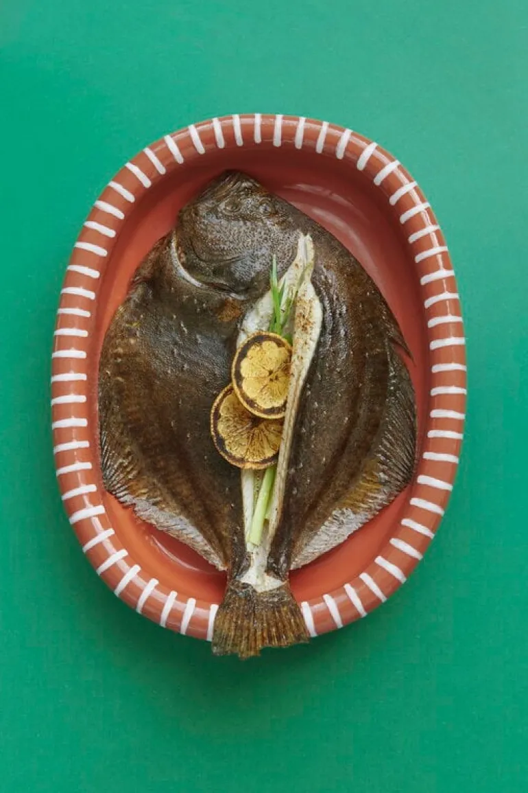 HAY Barro ovalt fat, L, naturlig terrakotta med ränder