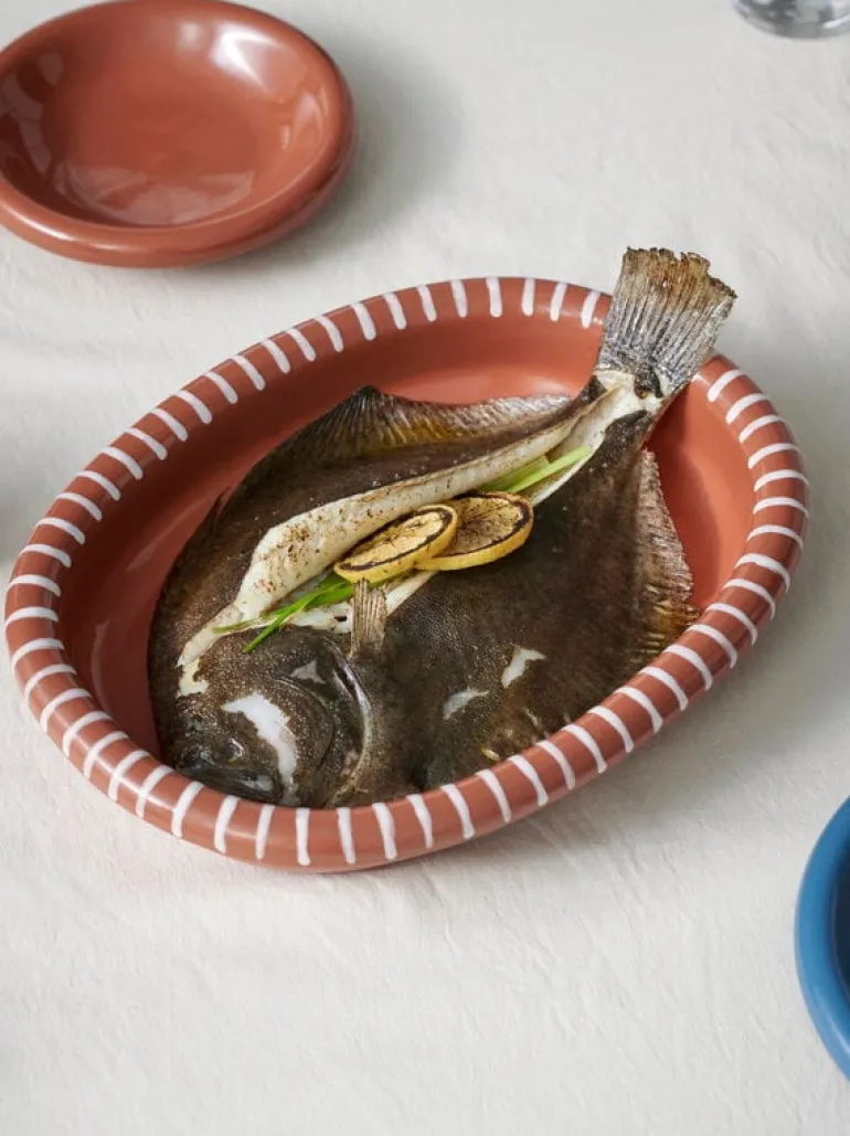 HAY Barro ovalt fat, L, naturlig terrakotta med ränder