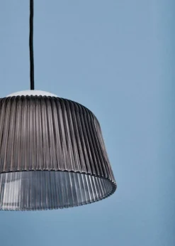 HAY Brim, pendellampa, 24,5 cm, rökt grått glas