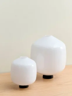 HAY Buoy 300 bordslampa, mjuk svart sladd