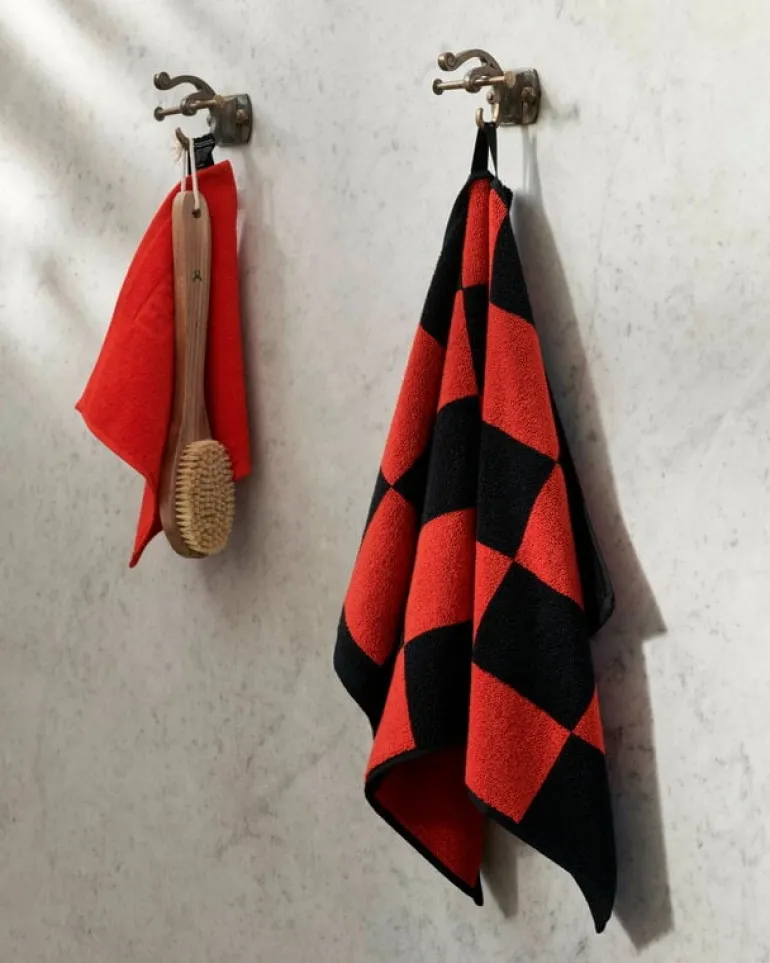 HAY Check handduk, 50 x 90 cm, vallmoröd