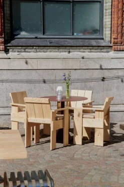 HAY Crate matstol, lackad furu