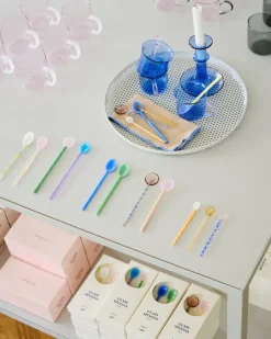 HAY Flare medium ljusstake, ljusblå med röd kant